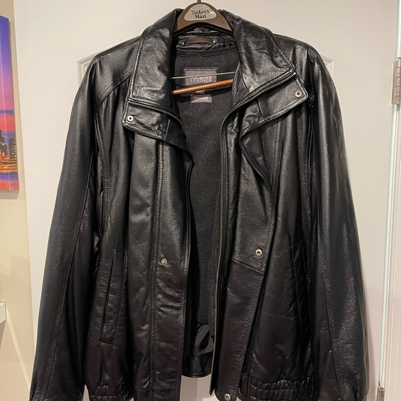 Black leather jacket - Picture 1 of 2